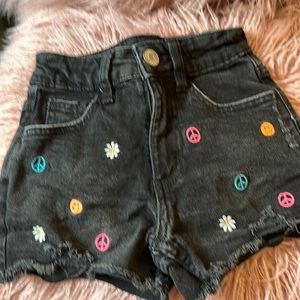 Girls high-rise black denim short with embroidery